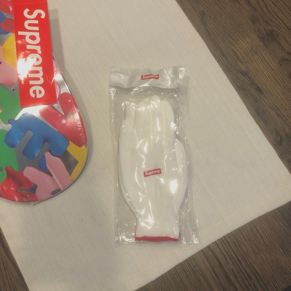 AUTHENTIC SUPREME RUBBER GLOVES